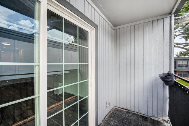 3131 Southwest Freeway A12, Houston, TX 77098