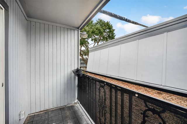 3131 Southwest Freeway A12, Houston, TX 77098