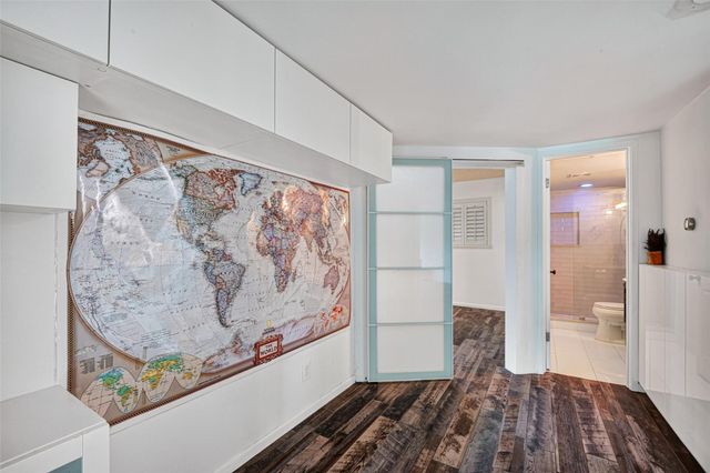 3131 Southwest Freeway A12, Houston, TX 77098