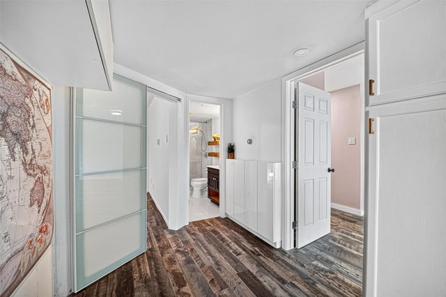 3131 Southwest Freeway A12, Houston, TX 77098