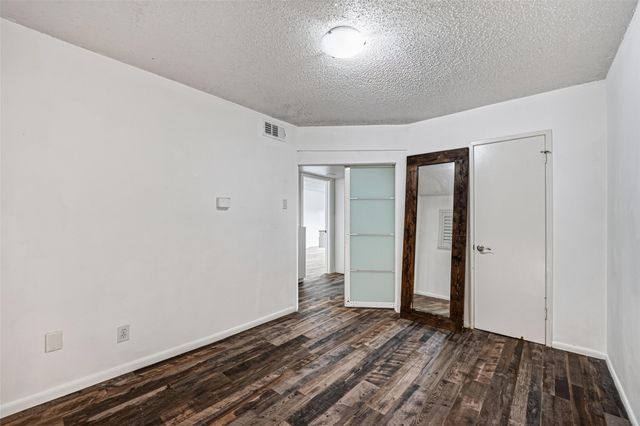 3131 Southwest Freeway A12, Houston, TX 77098
