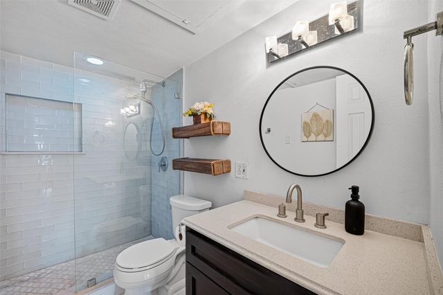 3131 Southwest Freeway A12, Houston, TX 77098