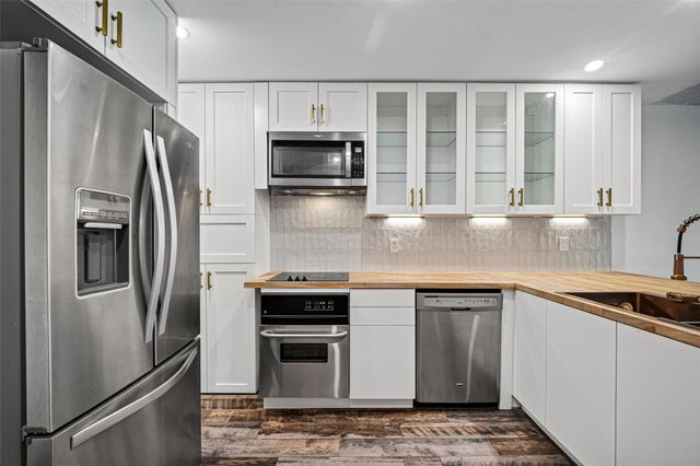 3131 Southwest Freeway A12, Houston, TX 77098
