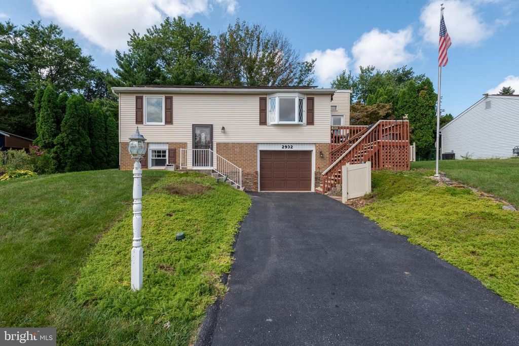 2932 EXETER DR S, York, PA 17403
