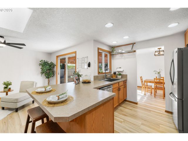 2439 Se Willow Dr, Hillsboro, OR 97123