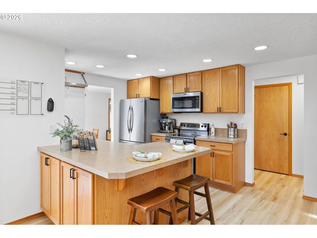 2439 Se Willow Dr, Hillsboro, OR 97123