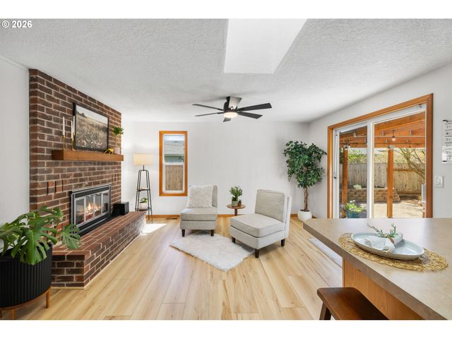 2439 Se Willow Dr, Hillsboro, OR 97123