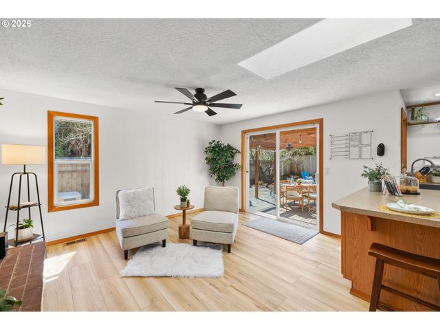 2439 Se Willow Dr, Hillsboro, OR 97123