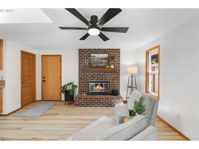 2439 Se Willow Dr, Hillsboro, OR 97123