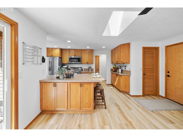 2439 Se Willow Dr, Hillsboro, OR 97123