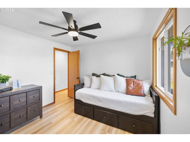 2439 Se Willow Dr, Hillsboro, OR 97123