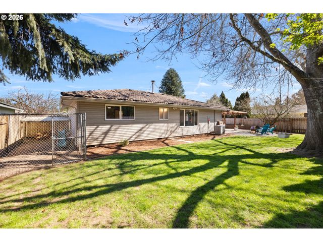 2439 Se Willow Dr, Hillsboro, OR 97123