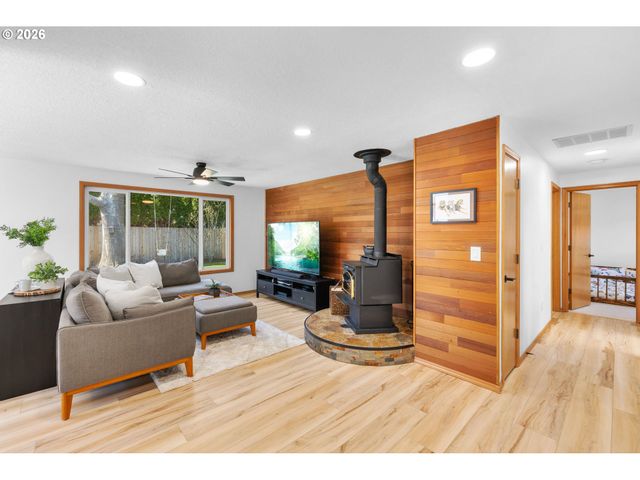 2439 Se Willow Dr, Hillsboro, OR 97123