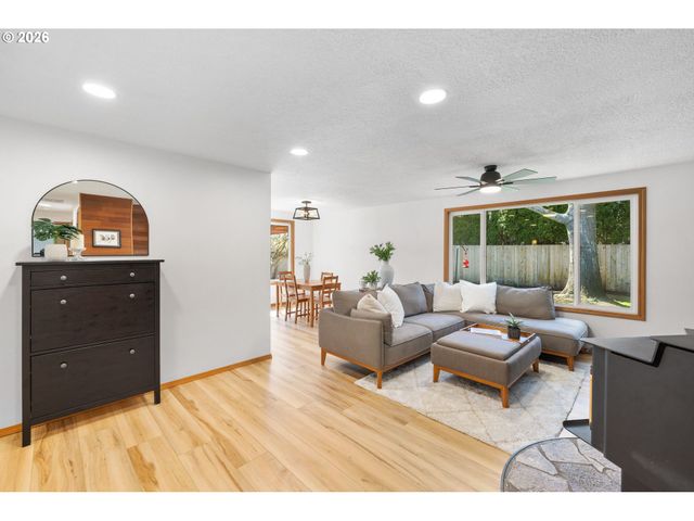 2439 Se Willow Dr, Hillsboro, OR 97123