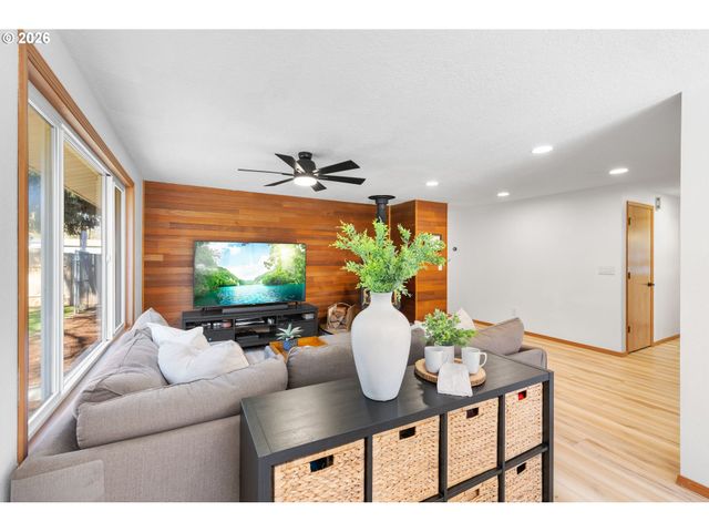 2439 Se Willow Dr, Hillsboro, OR 97123