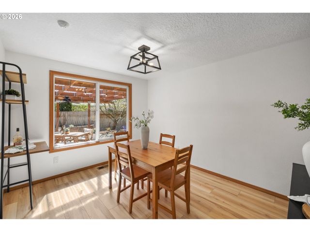 2439 Se Willow Dr, Hillsboro, OR 97123