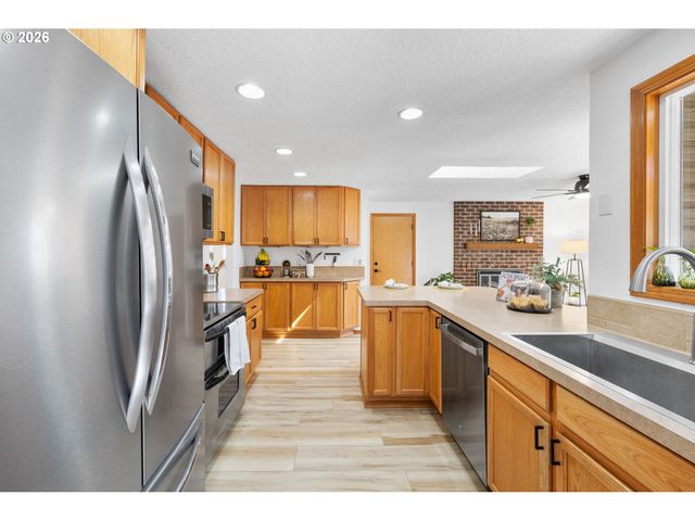 2439 Se Willow Dr, Hillsboro, OR 97123