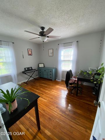 1324 Olive Street, Carthage, MO 64836