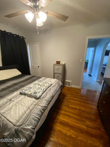 1324 Olive Street, Carthage, MO 64836