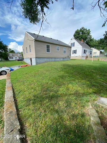 1324 Olive Street, Carthage, MO 64836