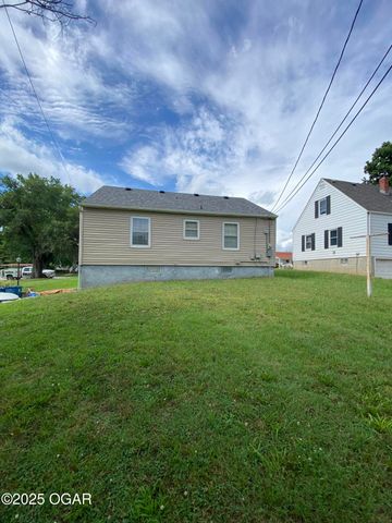 1324 Olive Street, Carthage, MO 64836