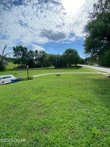 1324 Olive Street, Carthage, MO 64836