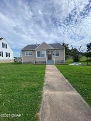 1324 Olive Street, Carthage, MO 64836