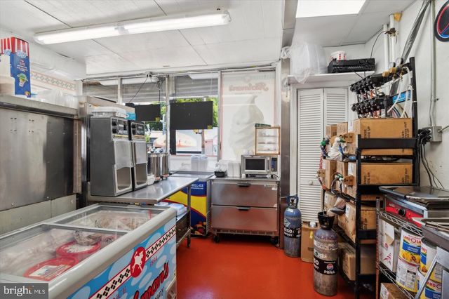 1594 MARKET, Linwood, PA 19061