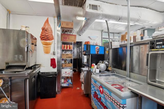 1594 MARKET, Linwood, PA 19061