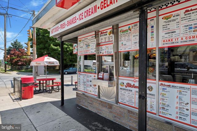 1594 MARKET, Linwood, PA 19061