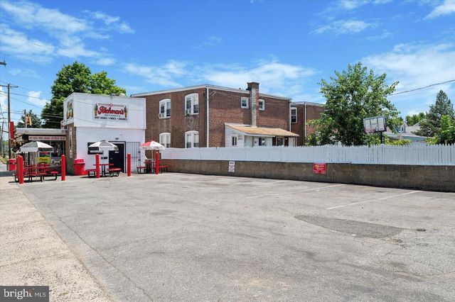 1594 MARKET, Linwood, PA 19061