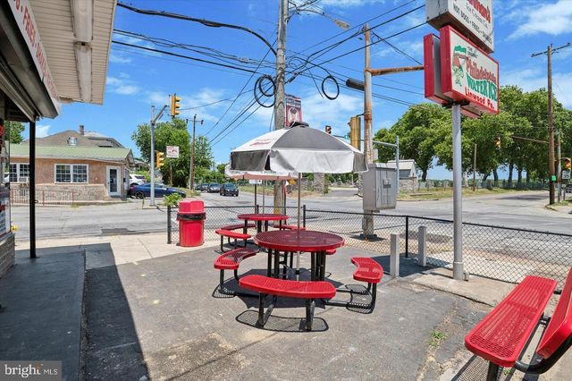 1594 MARKET, Linwood, PA 19061