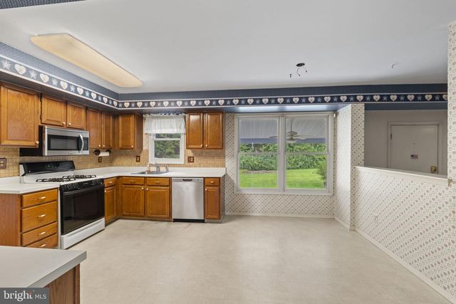 89 TWIN PONDS DR, Sewell, NJ 08080