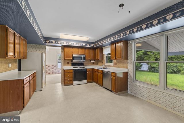 89 TWIN PONDS DR, Sewell, NJ 08080