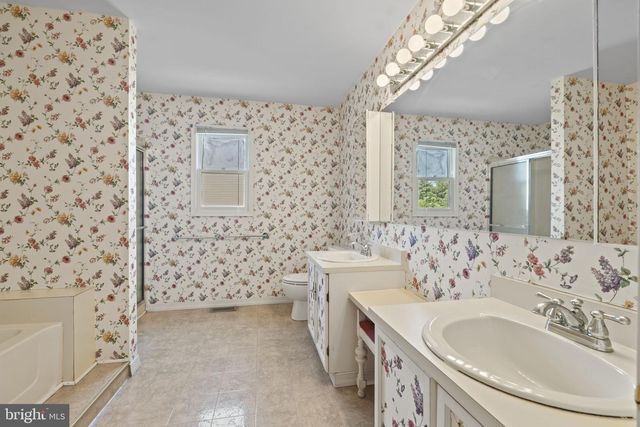 89 TWIN PONDS DR, Sewell, NJ 08080