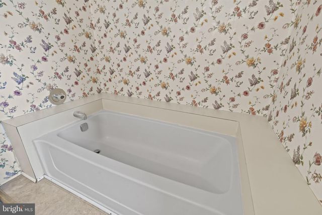 89 TWIN PONDS DR, Sewell, NJ 08080