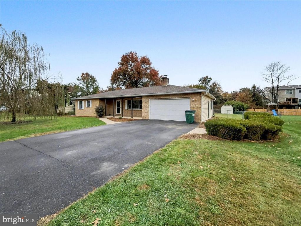 85 JACKSON DRIVE, Chambersburg, PA 17201