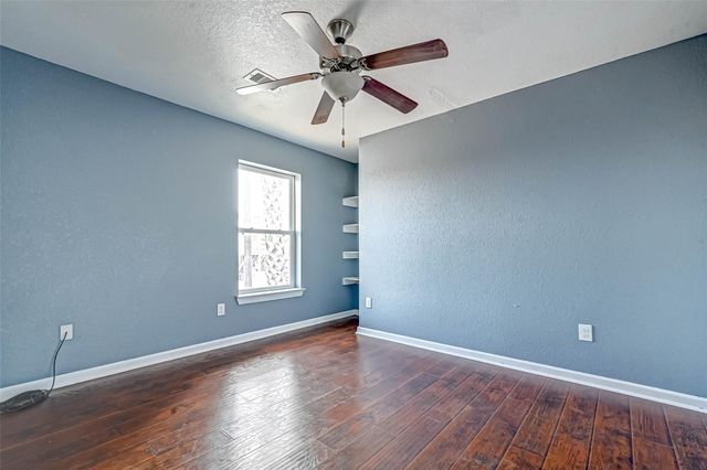 1402 51st Street, Galveston, TX 77551