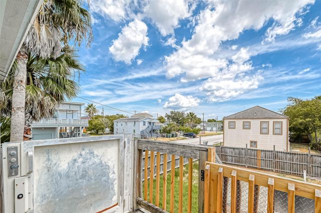 1402 51st Street, Galveston, TX 77551