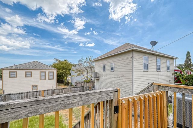 1402 51st Street, Galveston, TX 77551