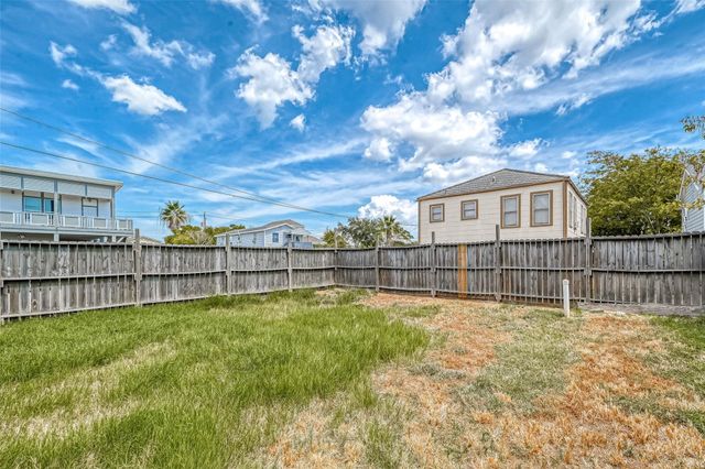 1402 51st Street, Galveston, TX 77551