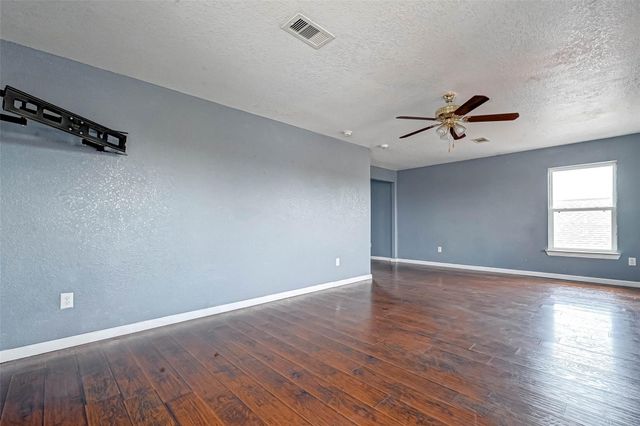 1402 51st Street, Galveston, TX 77551