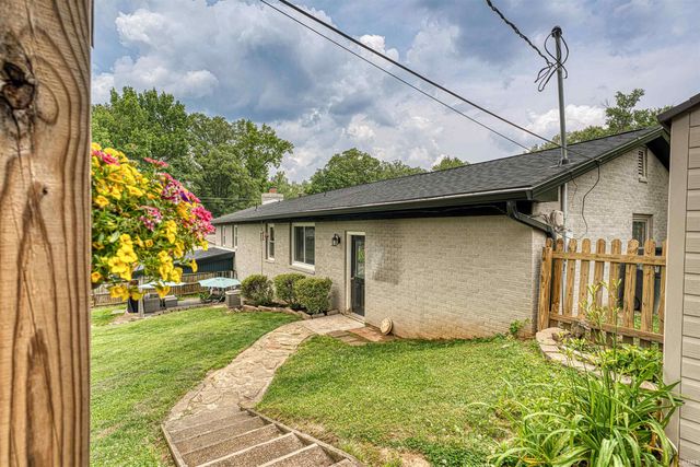 713 Carole Place, Newburgh, IN 47630