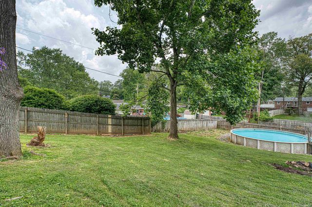 713 Carole Place, Newburgh, IN 47630
