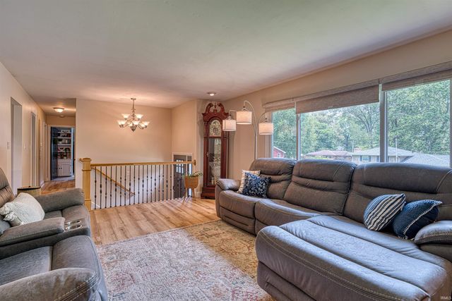 713 Carole Place, Newburgh, IN 47630