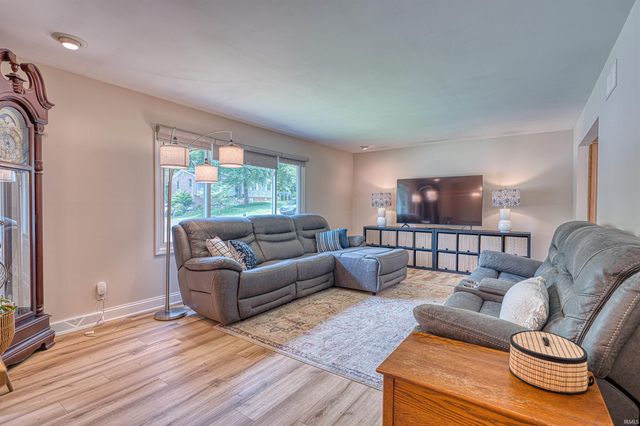 713 Carole Place, Newburgh, IN 47630