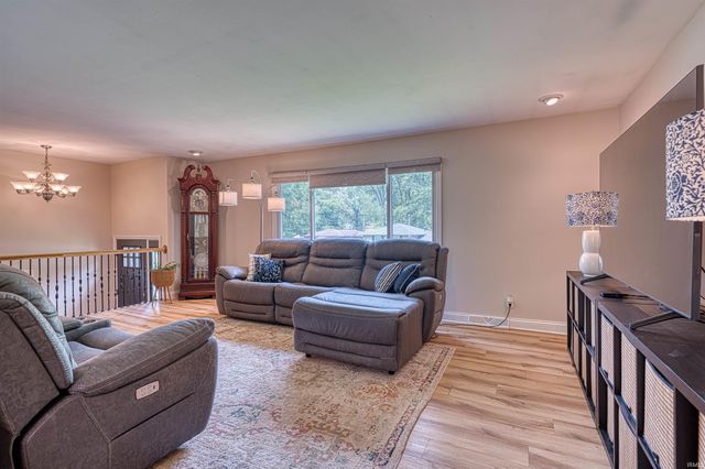 713 Carole Place, Newburgh, IN 47630