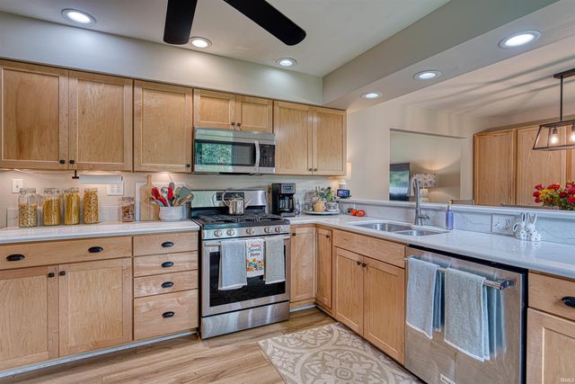 713 Carole Place, Newburgh, IN 47630