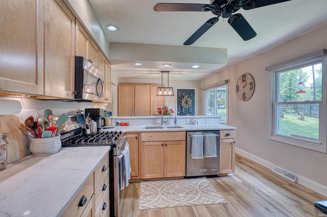 713 Carole Place, Newburgh, IN 47630