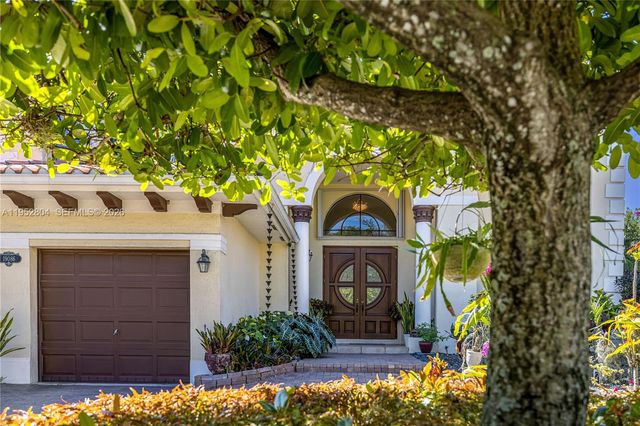 19086 SW 76th Ave, Cutler Bay, FL 33157